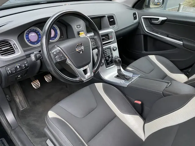 Volvo V60 1.6 T3 R-Design 2013 Benzine 12