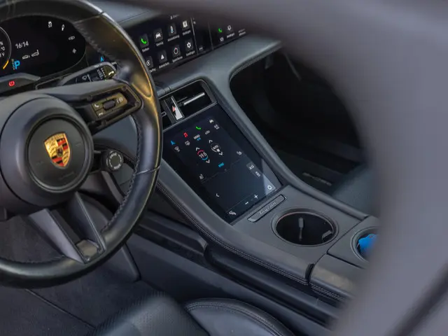 Porsche Taycan Performance 84 kWh 2023 Elektrisch 14