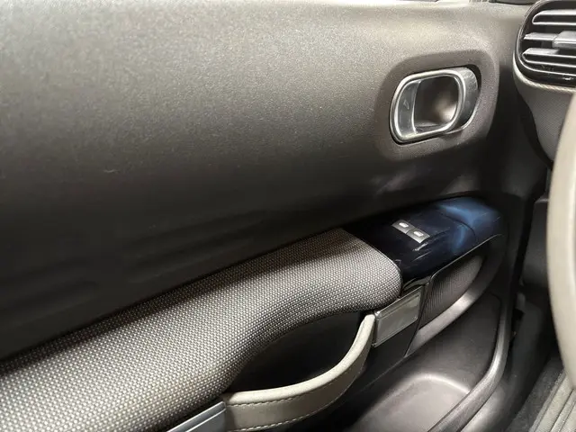 Citroën C4 Cactus 1.2 PureTech Shine 2016 Benzine 17