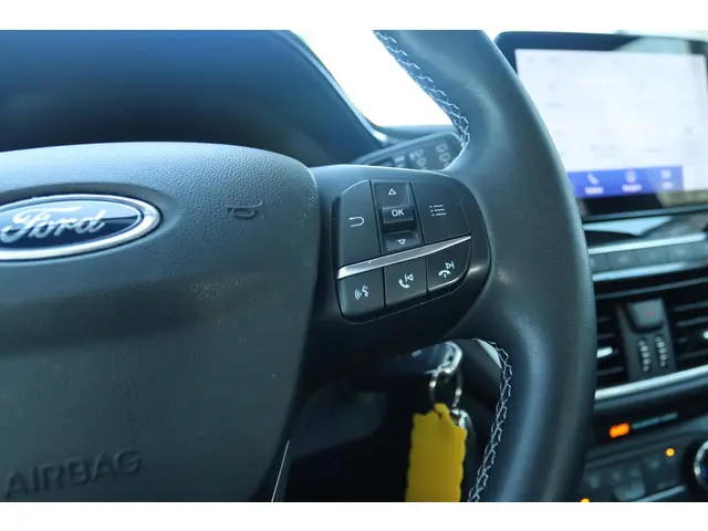 Ford Fiesta 1.0 ECOBOOST HYBRID TITANIUM 2022 Benzine 26