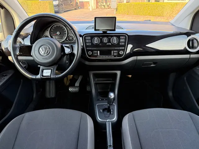 Volkswagen up! 1.0 cross up! BlueMotion 2015 Benzine 10