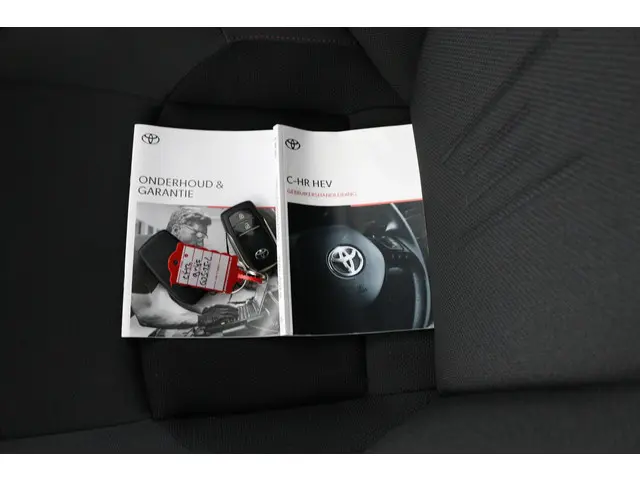 Toyota C-HR 1.8 Hybrid 140 Dynamic 2024 Hybride Benzine 11
