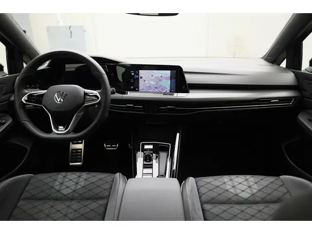 Volkswagen Golf 1.5 eTSI 130pk DSG R-Line 2024 Benzine 38