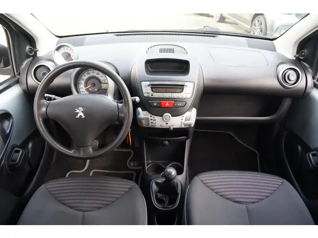 Peugeot 107 1.0 2013 Benzine 3