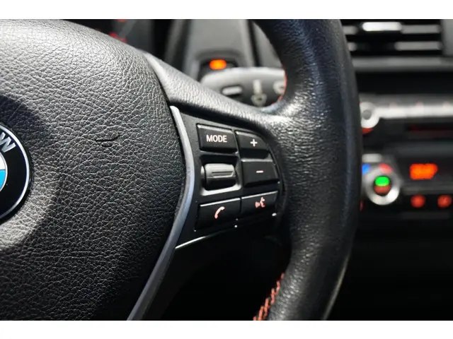 BMW 1 Serie 116i Business+ 2012 Benzine 26
