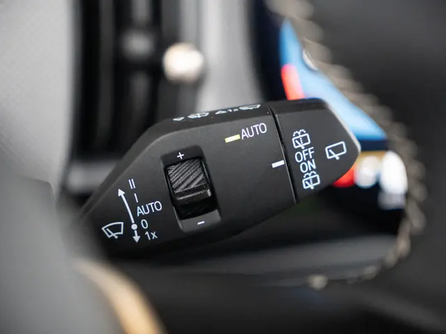 MINI 5-Deurs Cooper C 2024 Benzine 32