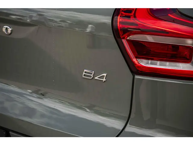 Volvo XC40 2.0 B4 Plus Dark 2025 Benzine 32