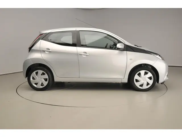 Toyota Aygo 1.0 VVT-i x-play 2016 Benzine 5