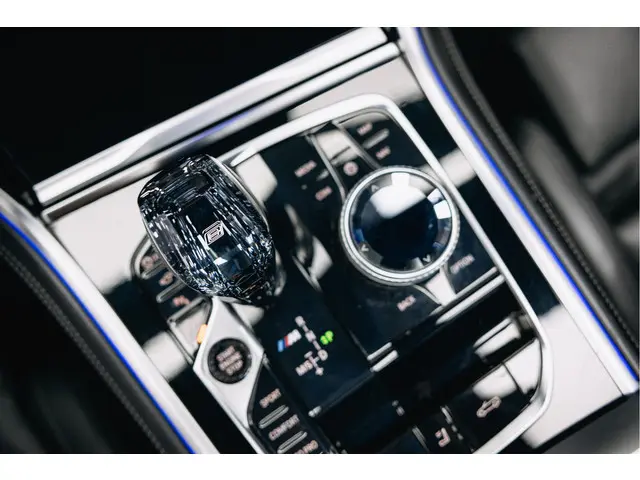 BMW 8 Serie M850i xDrive High Executive 2019 Benzine 23