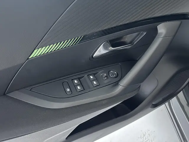 Peugeot 2008 1.2 PureTech 100 Active 2024 Benzine 17