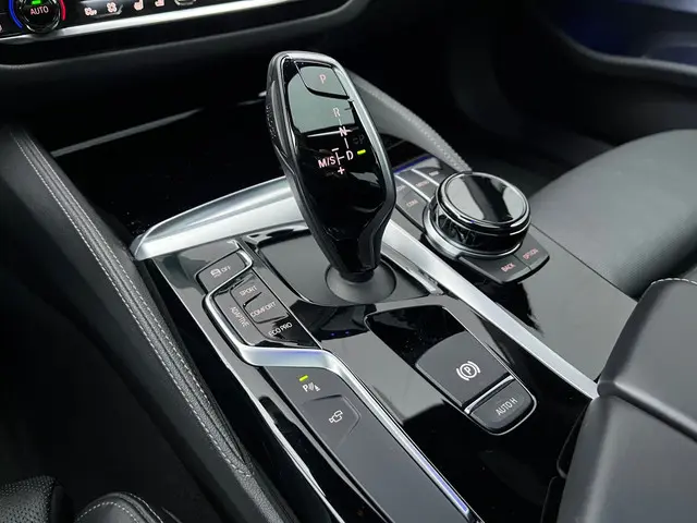 BMW 5 Serie M550i xDrive High Executive 2019 Benzine 12