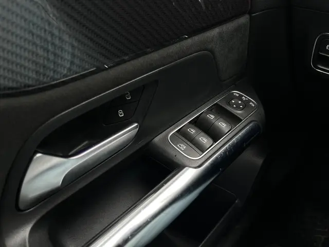 Mercedes-Benz GLA AMG 35 4MATIC 2021 Benzine 22