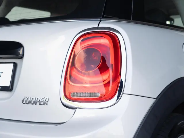 MINI 3-Deurs Cooper 2021 Benzine 17