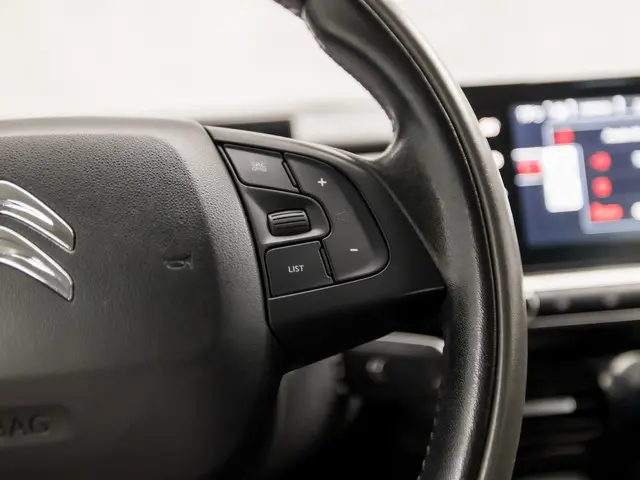 Citroën C4 Cactus 1.2 e-VTi Feel Sport 2015 Benzine 18