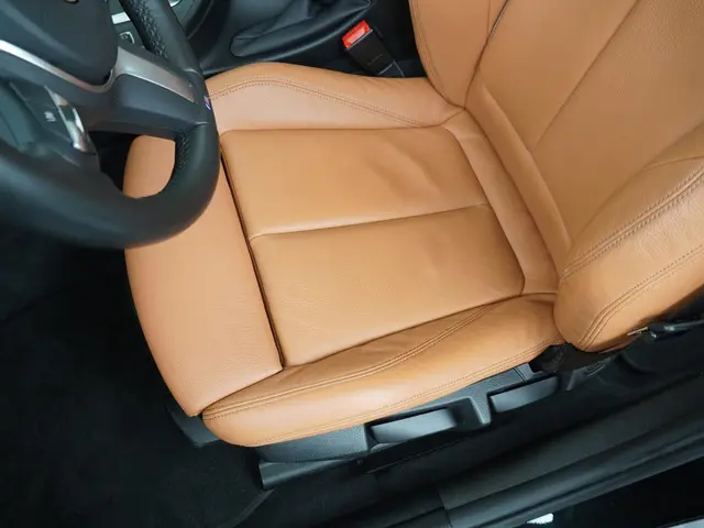 BMW 3 Serie 320i Luxury Edition 2019 Benzine 13