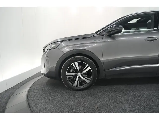 Peugeot 3008 HYbrid4 300 GT 2023 Hybride Benzine 19