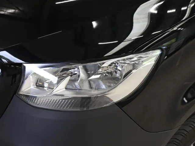 Mercedes-Benz Sprinter 315 1.9 CDI L2H2 2024 Diesel 14