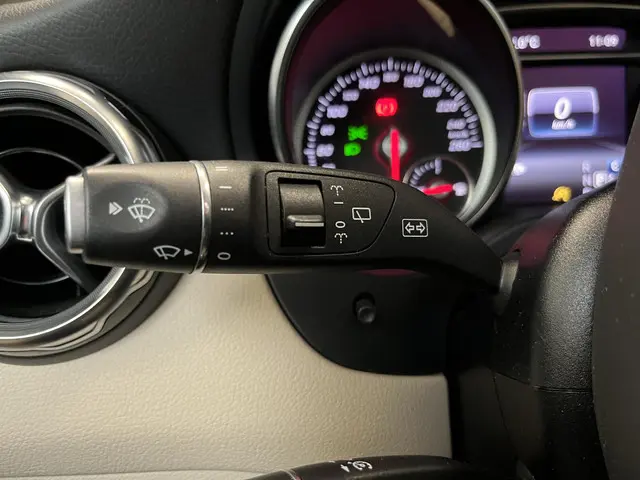 Mercedes-Benz GLA 180 Business Solution 2018 Benzine 38