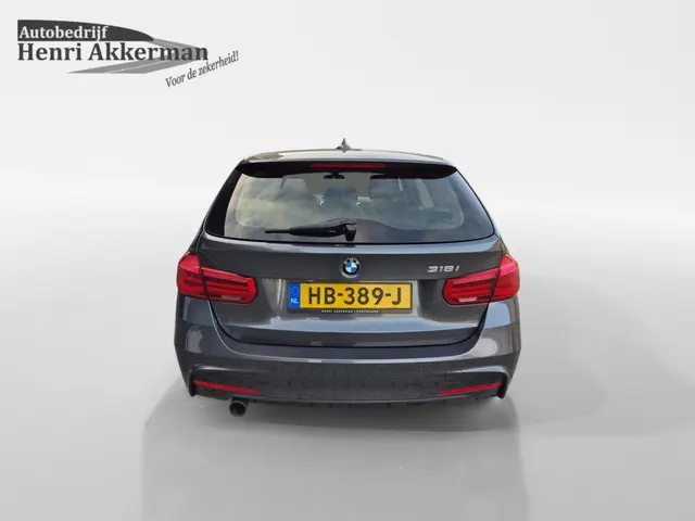 BMW 3 Serie Touring 318i M Sport 2015 Benzine 4