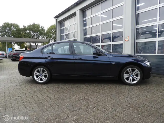 BMW 3 Serie 316i Executive Sport 2013 Benzine 6