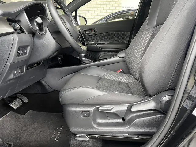Toyota C-HR 2.0 Hybrid Team D 2022 Hybride Benzine 33