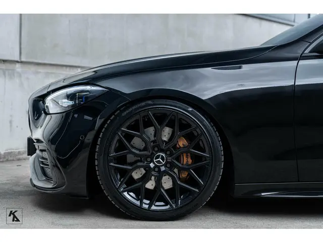 Mercedes-Benz C-Klasse 300 AMG Line 2021 Benzine 8