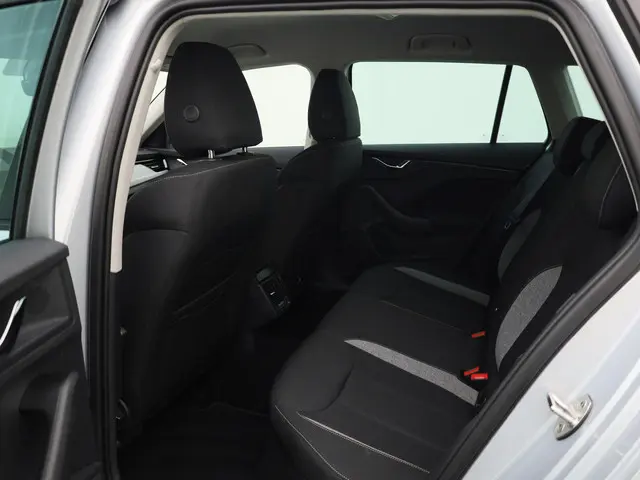 Škoda Kamiq 1.0TSI/115PK Selection DSG 2025 Benzine 16