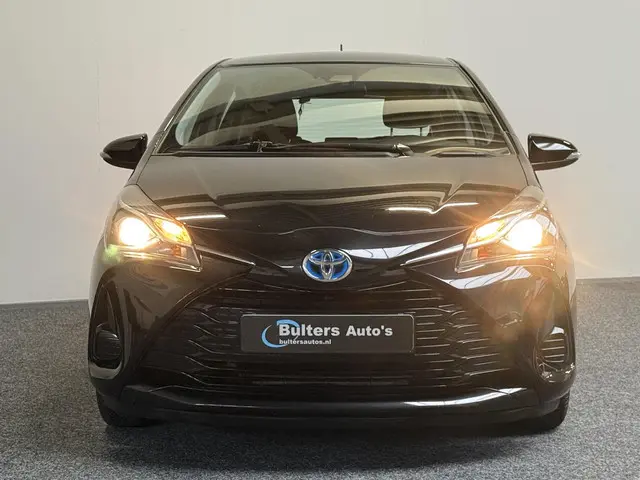 Toyota Yaris 1.5 Hybrid Aspiration 2018 Hybride Benzine 32