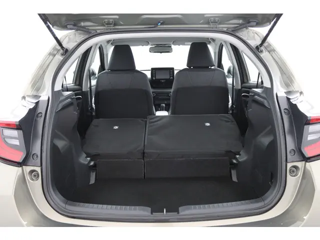 Toyota Yaris 1.5 Hybrid Dynamic 2023 Hybride Benzine 24