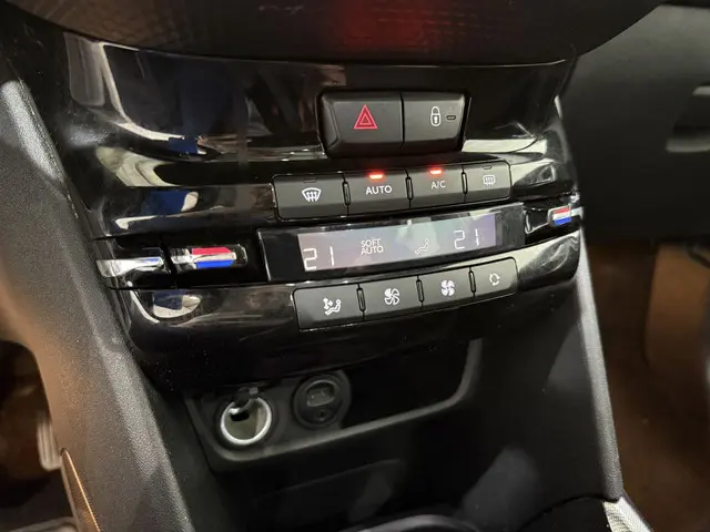 Peugeot 2008 1.2 PureTech 82 Allure Clima 2014 Benzine 21