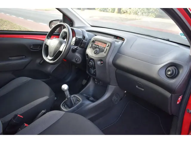 Peugeot 108 1.0 VTi Active 2015 Benzine 13