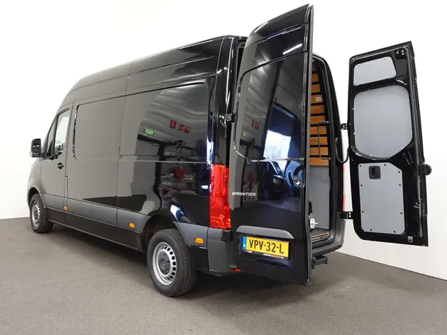 Mercedes-Benz Sprinter L2H2 2022 Diesel 41