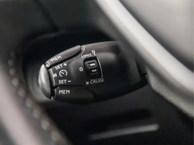 Peugeot 5008 1.2 PureTech Sport 7 Persoons 2019 Benzine 20