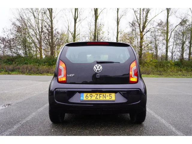 Volkswagen up! 3