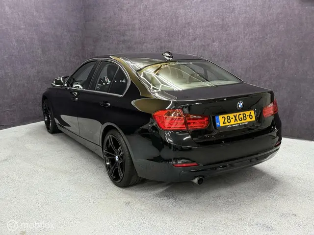 BMW 3 Serie 320i Upgrade Edition 2012 Benzine 6