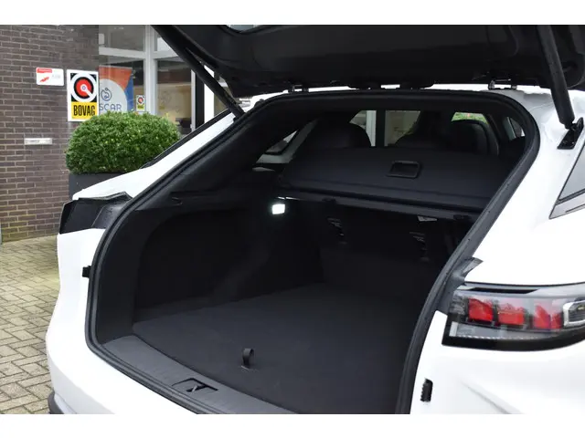 Omoda 9 SHS SHS-P Premium 2026 Hybride Benzine 16