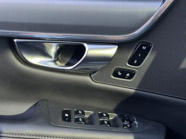 Volvo V90 2.0 T4 Business Luxury+ 2020 Benzine 24