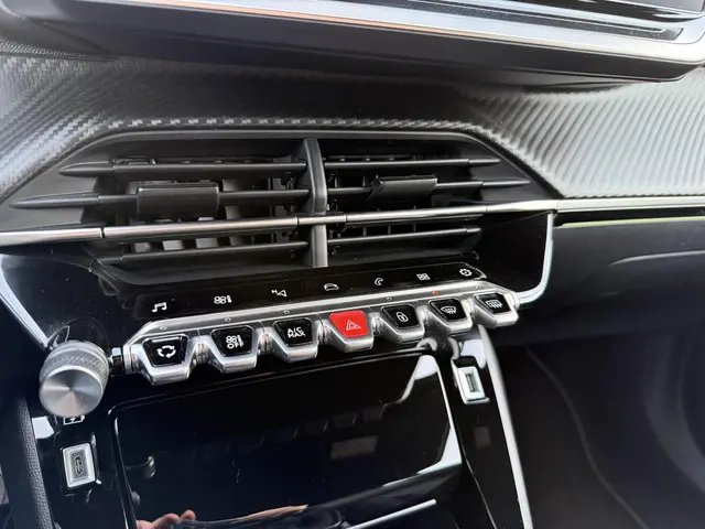 Peugeot 2008 1.2 Turbo 130 PK GT 2023 Benzine 21