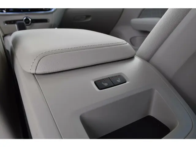 Volvo V60 B4 Core #CityWeaveBekleding 2022 Benzine 7