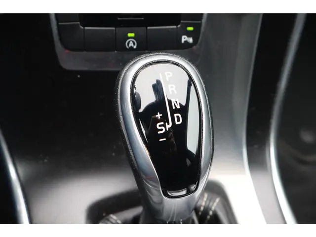 Volvo XC60 2.0 D3 FWD R-Design 2016 Diesel 33