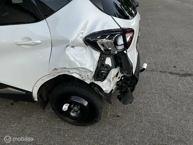 Renault Captur 0.9 TCe LEER/NAVI/CRUISE/SCHADE 2017 Benzine 4