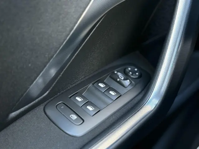 Peugeot 2008 1.2 PureTech Allure 2017 Benzine 32