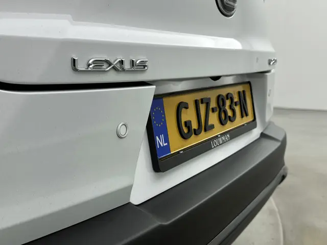 Lexus UX 250h F Sport Line 2024 Hybride Benzine 32