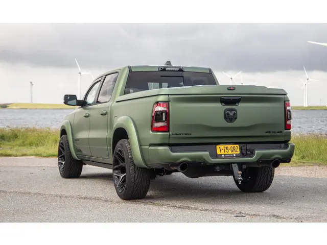 Dodge Ram 1500 5.7 V8 4x4 Crew Cab Limited 2024 Benzine 70