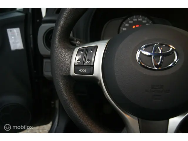 Toyota Yaris 1.0 VVT-i Now Top 5 editie 2014 Benzine 14