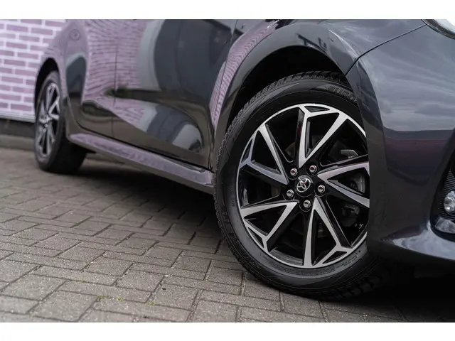 Toyota Yaris 1.5 Hybrid Dynamic 2021 Hybride Benzine 4