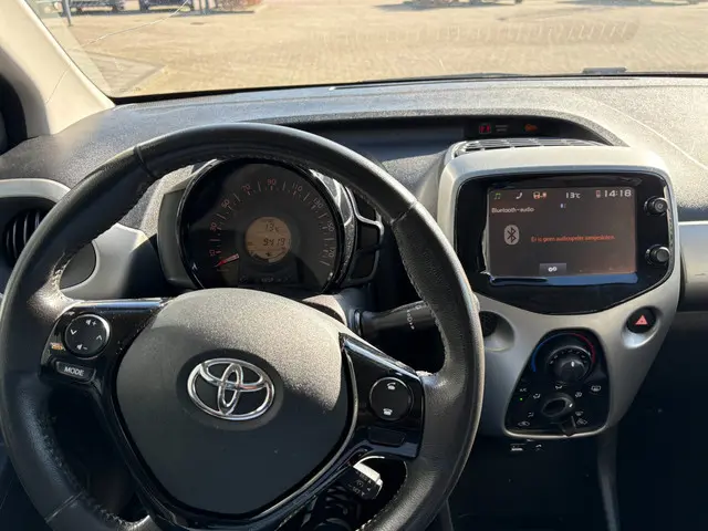 Toyota Aygo 1.0 VVT-i x-now 2016 Benzine 12