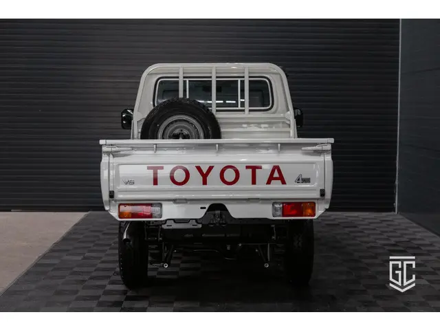 Toyota Land Cruiser GRJ79 Single Cab M/T 2024 Benzine 6