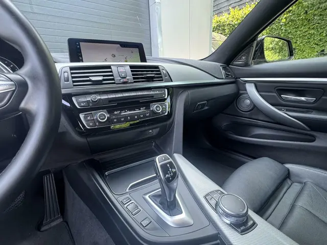 BMW 4 Serie Coupé 420i High Executive 2017 Benzine 12