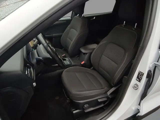 Ford Kuga 2.5 PHEV Titanium 2022 Hybride Benzine 9